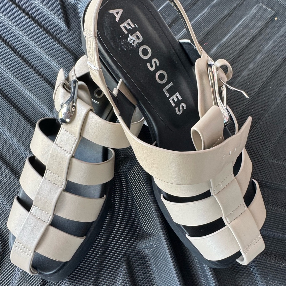 Aerosoles Women's Cream Sandals
New.